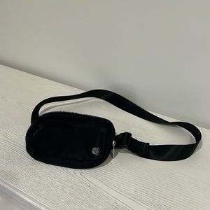 Lululemon Everywhere Belt Bag